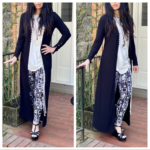 ShopEvelynne Sweaters - ✨RESTOCKED✨Chic black long knit duster